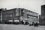 De hoek Hoofdweg - Willem Schoutenstraat niet lang na de oplevering
<br/>
Uitgave "Plan West", ca 1925